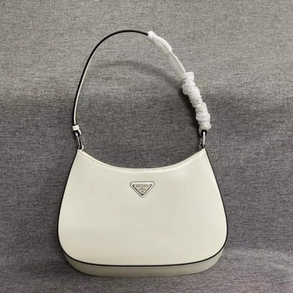 Prada Cleo Schultertasche aus gebürstetem Leder – Exklusiv