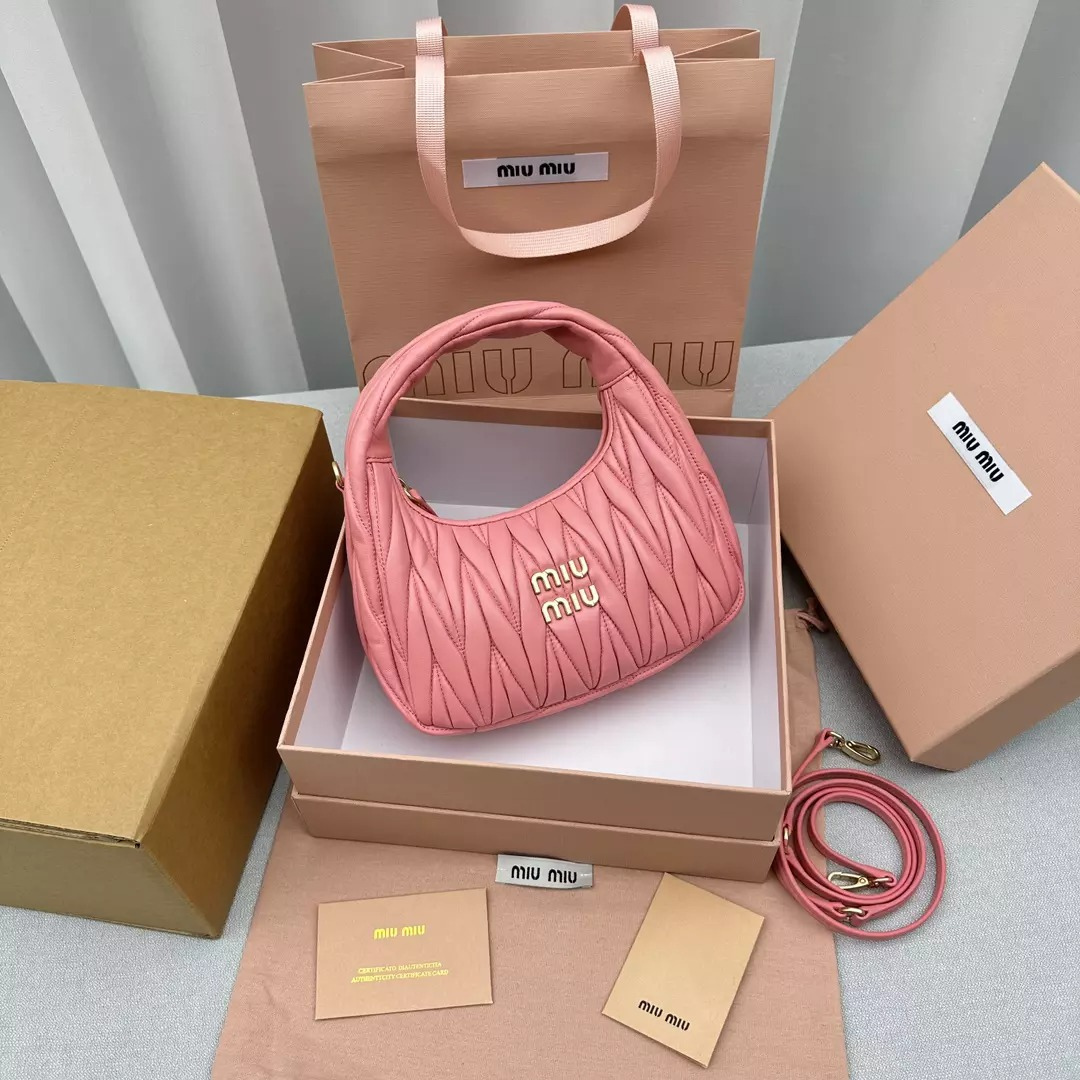 Miu Miu Wander Schultertasche aus Matelassé-Nappaleder – Exklusiv