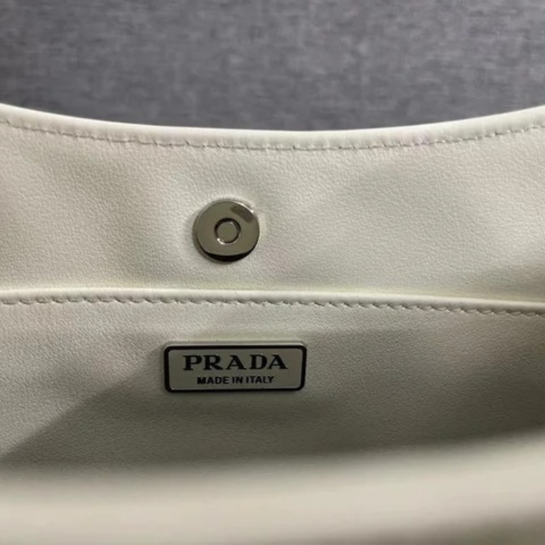 Prada Cleo Schultertasche aus gebürstetem Leder – Exklusiv