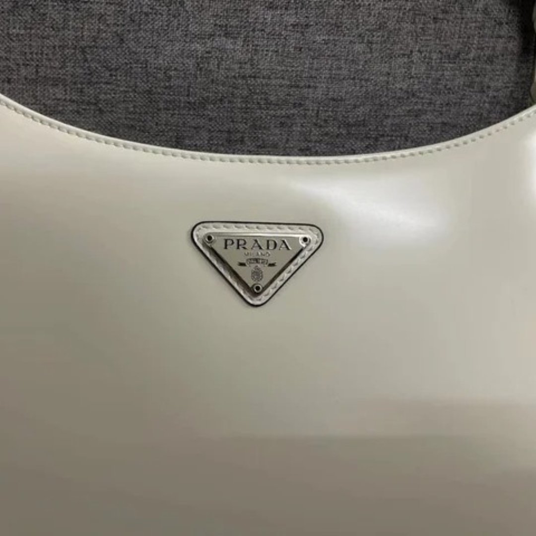 Prada Cleo Schultertasche aus gebürstetem Leder – Exklusiv