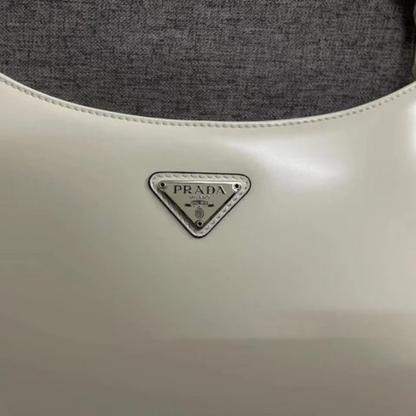 Prada Cleo Schultertasche aus gebürstetem Leder – Exklusiv