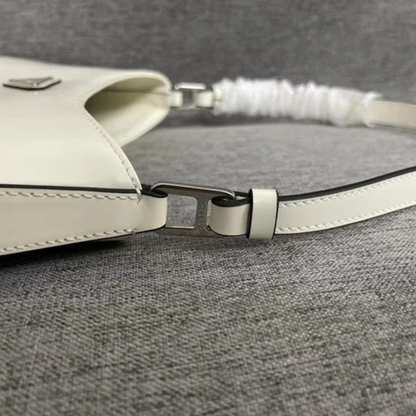 Prada Cleo Schultertasche aus gebürstetem Leder – Exklusiv