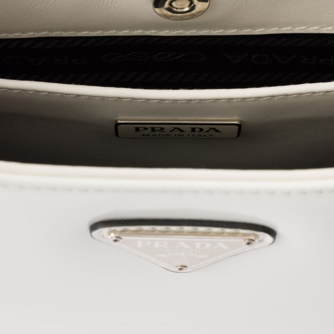 Prada Cleo Schultertasche aus gebürstetem Leder – Exklusiv