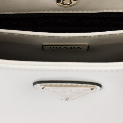 Prada Cleo Schultertasche aus gebürstetem Leder – Exklusiv