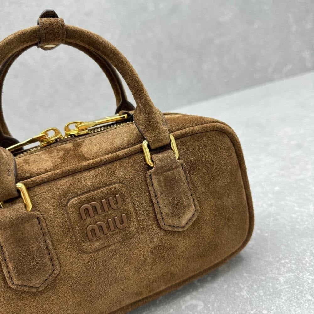 Miu Miu Arcadie Matelassé Tote – Exklusiv